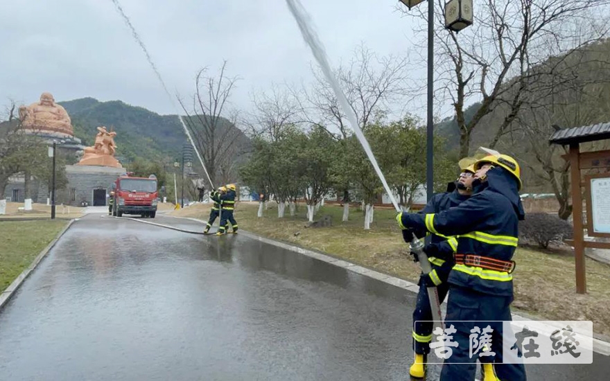 雪窦山-雪窦山资圣禅寺微型消防站举行节前消防演习