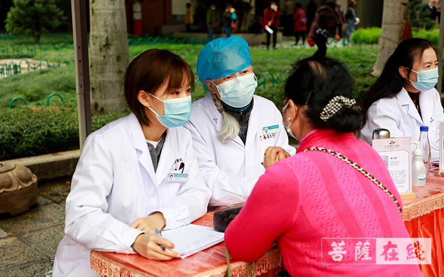 慈善-厦门南普陀寺慈善会举行关爱妇女健康义诊活动
