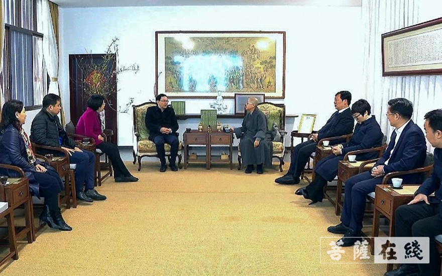 刘文-江西省委统战部常务副部长刘文华慰问曹山宝积寺全体女众
