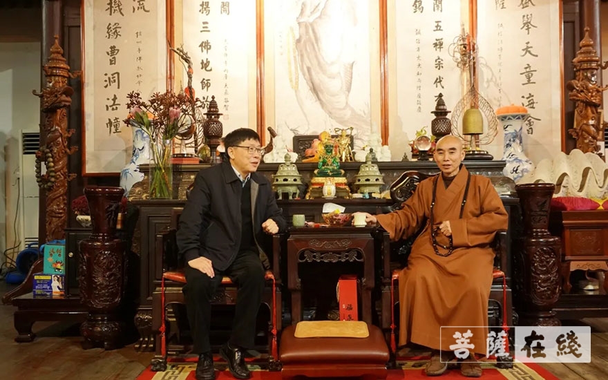 杭州滨江区-杭州滨江区人大常委会主任韩建中一行考察宁波天童禅寺