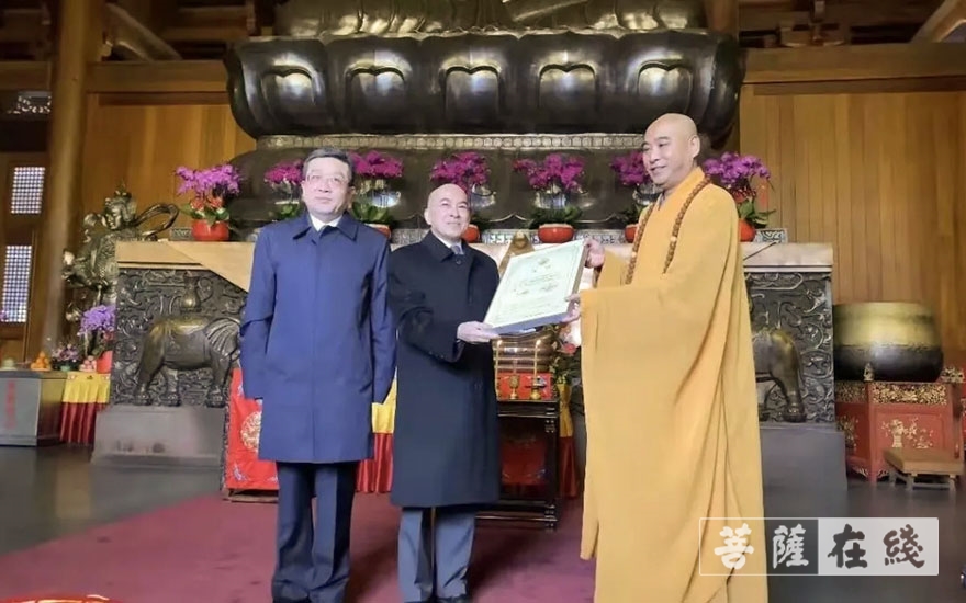 西哈莫尼-柬埔寨国王西哈莫尼参访上海静安寺