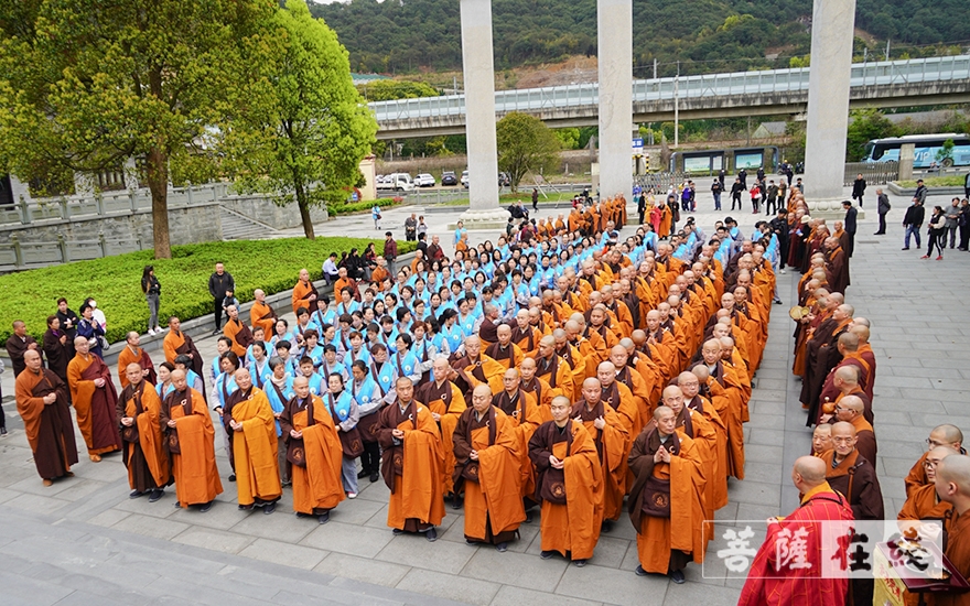 宁波天童禅寺百僧行脚朝拜阿育王寺佛陀真身舍利