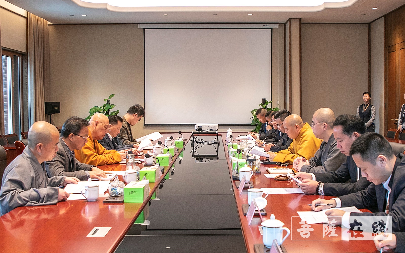 观音-道慈大和尚主持召开观音法界管理中心主任办公会议