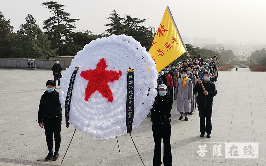 普照寺-徐州普照寺僧俗大众凭吊淮海战役烈士