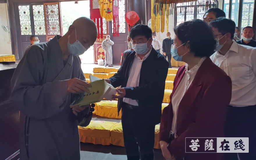 时政-江西省委统战部及民宗局一行调研净居寺