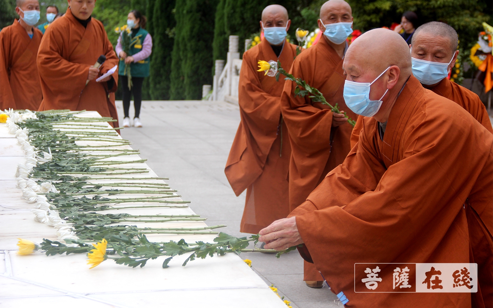 时政-遂宁广德寺开展清明祭英烈活动