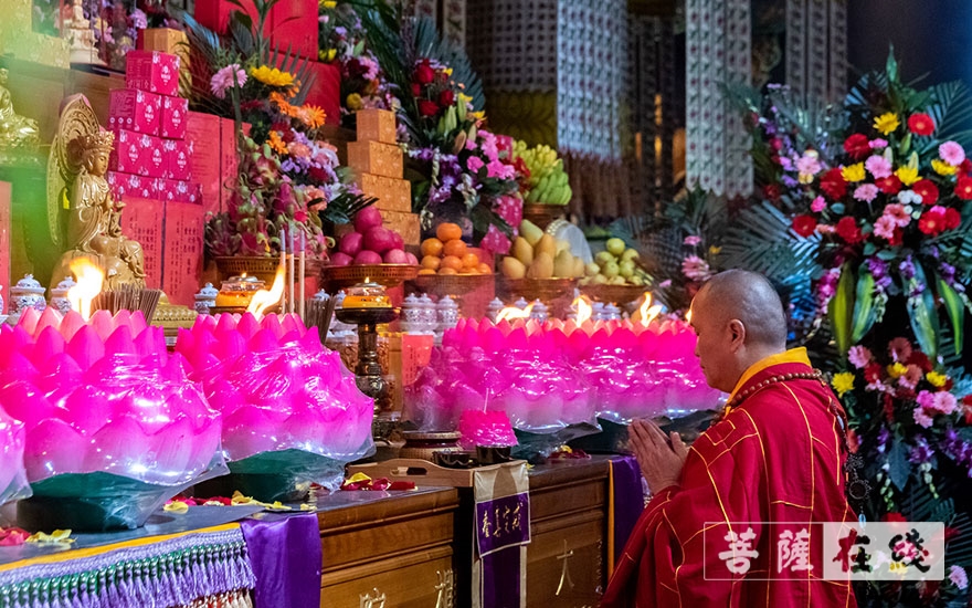 普贤菩萨-峨眉山各寺举行法会恭祝普贤菩萨圣诞