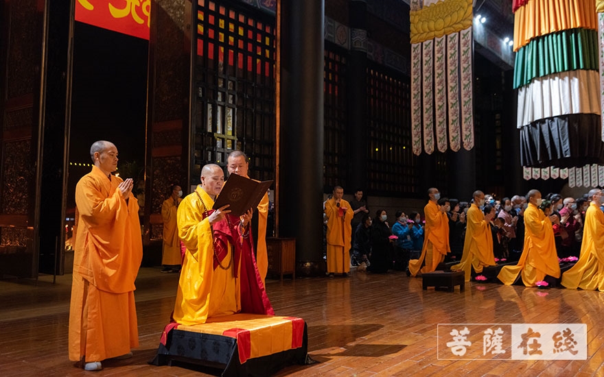 普贤菩萨-峨眉山各寺举行法会恭祝普贤菩萨圣诞