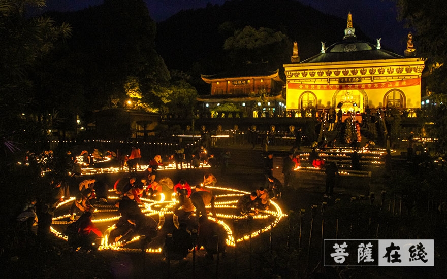 普贤菩萨-峨眉山各寺举行法会恭祝普贤菩萨圣诞