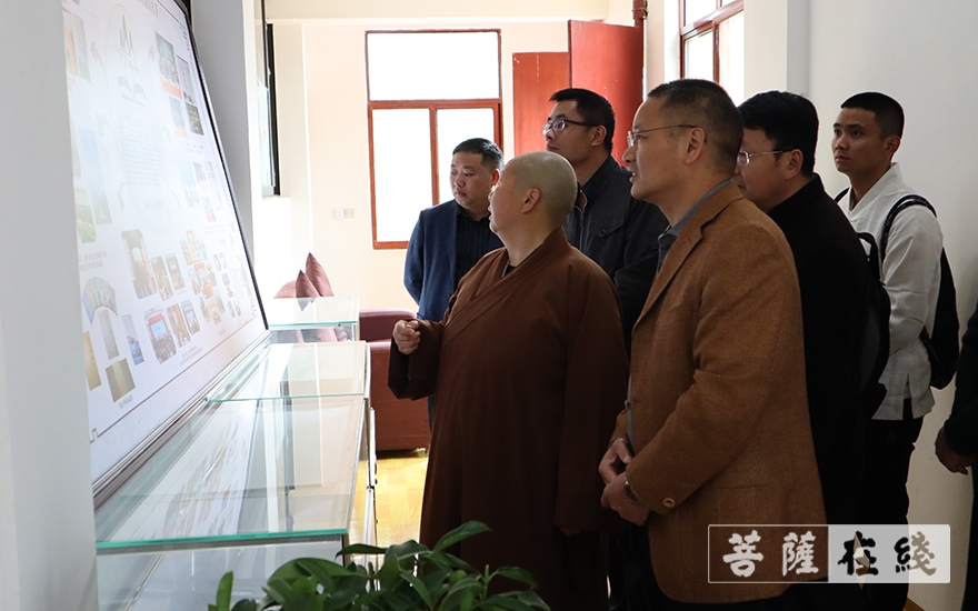 档案管理-江西省宗教院校教育服务中心书记庄养谷一行参观万杉寺档案规范管理工作