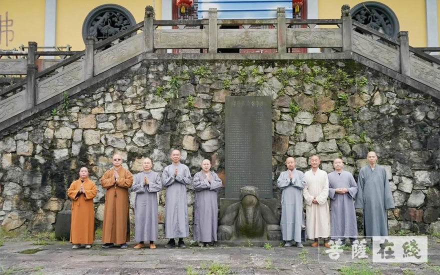 重慶市佛教協會會長身振法師一行朝禮天童禪寺