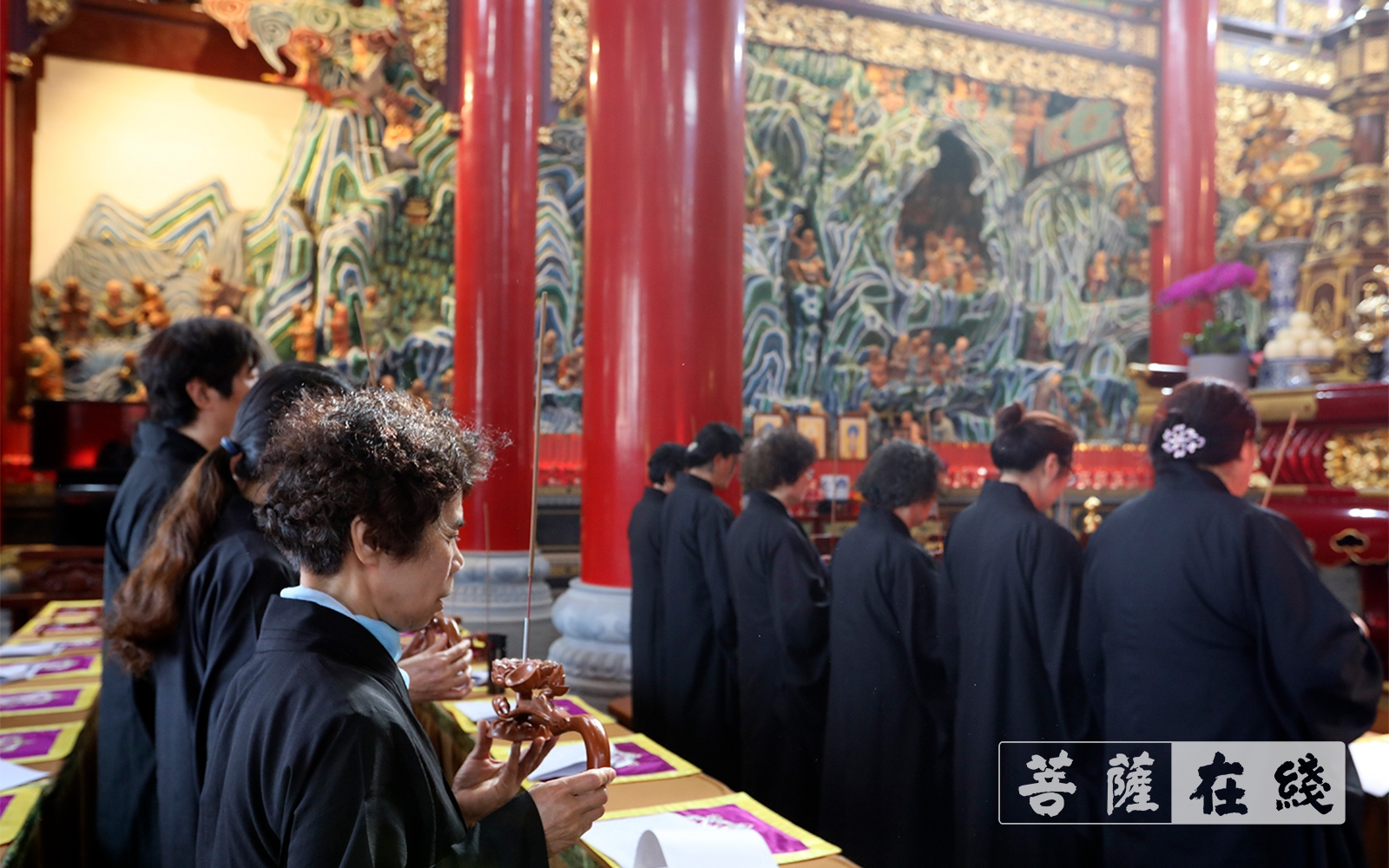 湖州法华寺举行五百罗汉供养法会之熏坛洒净仪式 菩萨在线