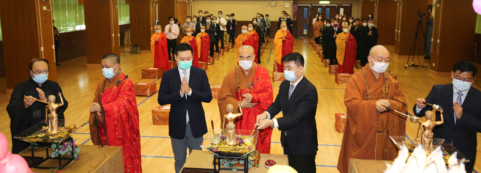 何德心居士,香港佛教联合会执行副会长道平法师,民政事务局局长徐英伟