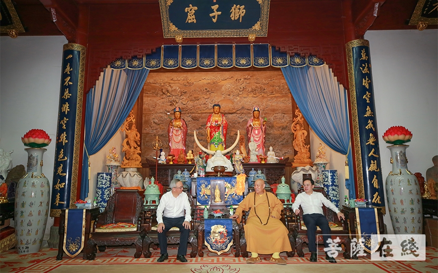 普陀山-杭州市委常委、统战部部长陈新华一行前往普陀山考察交流