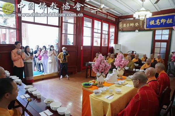 泰国驻华大使馆-演觉法师出席泰国驻华大使馆、泰国金融驻华机构举办的供斋佛事活动