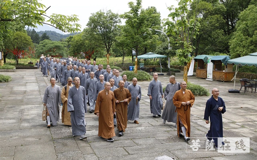 浙江安吉-中国佛学院普陀山学院2021届毕业班师生前往安吉北天目灵峰讲寺参访交流