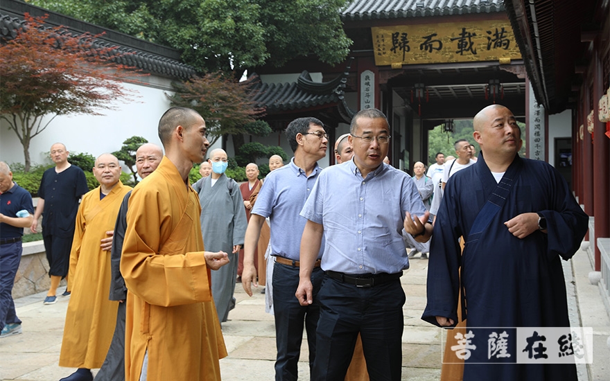 佛教-舟山市普陀区佛教协会会长真性法师参访湖州法华寺