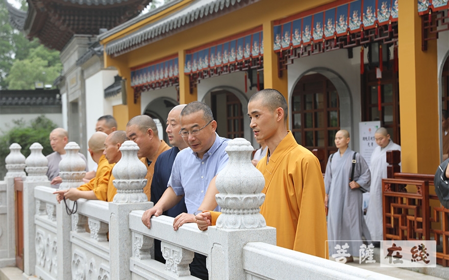 佛教-舟山市普陀区佛教协会会长真性法师参访湖州法华寺