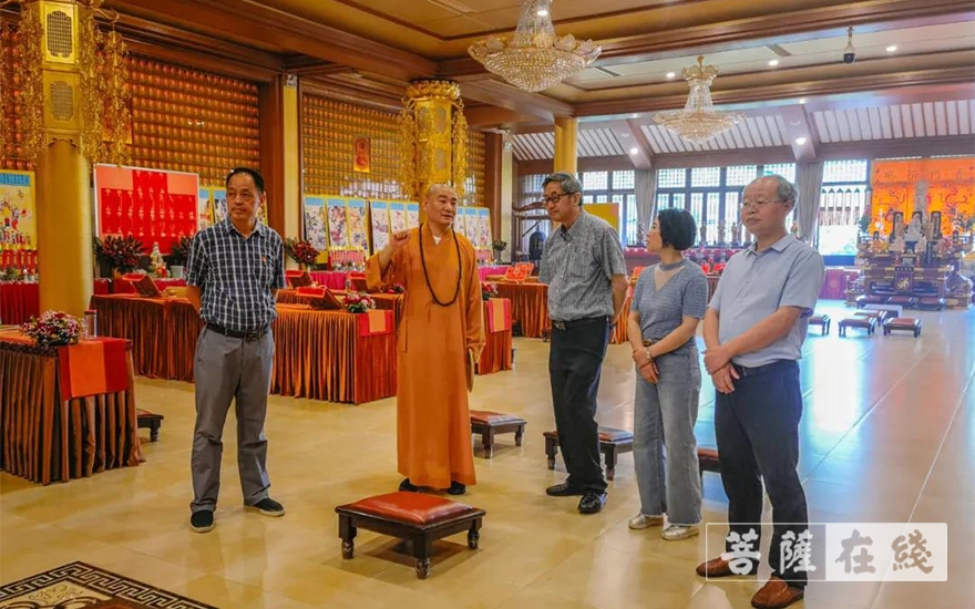 湖州-湖州市委宣传部副部长、市社科联主席沈振建调研湖州寿圣寺