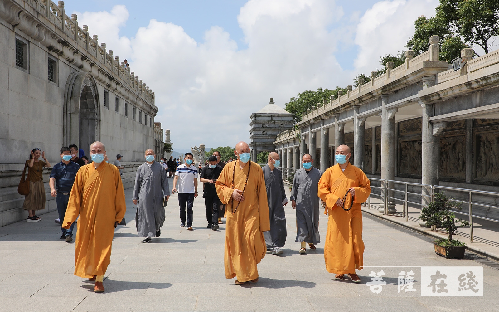 普陀山-道慈大和尚赴普陀山各寺院检查“七一”安全及疫情防控工作