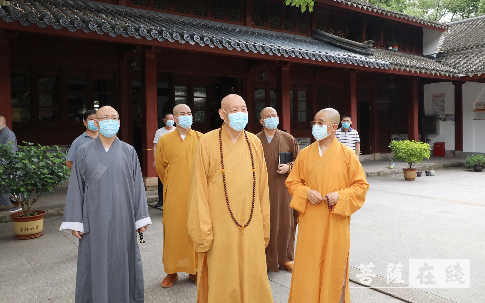 普陀山-道慈大和尚赴普陀山各寺院检查“七一”安全及疫情防控工作