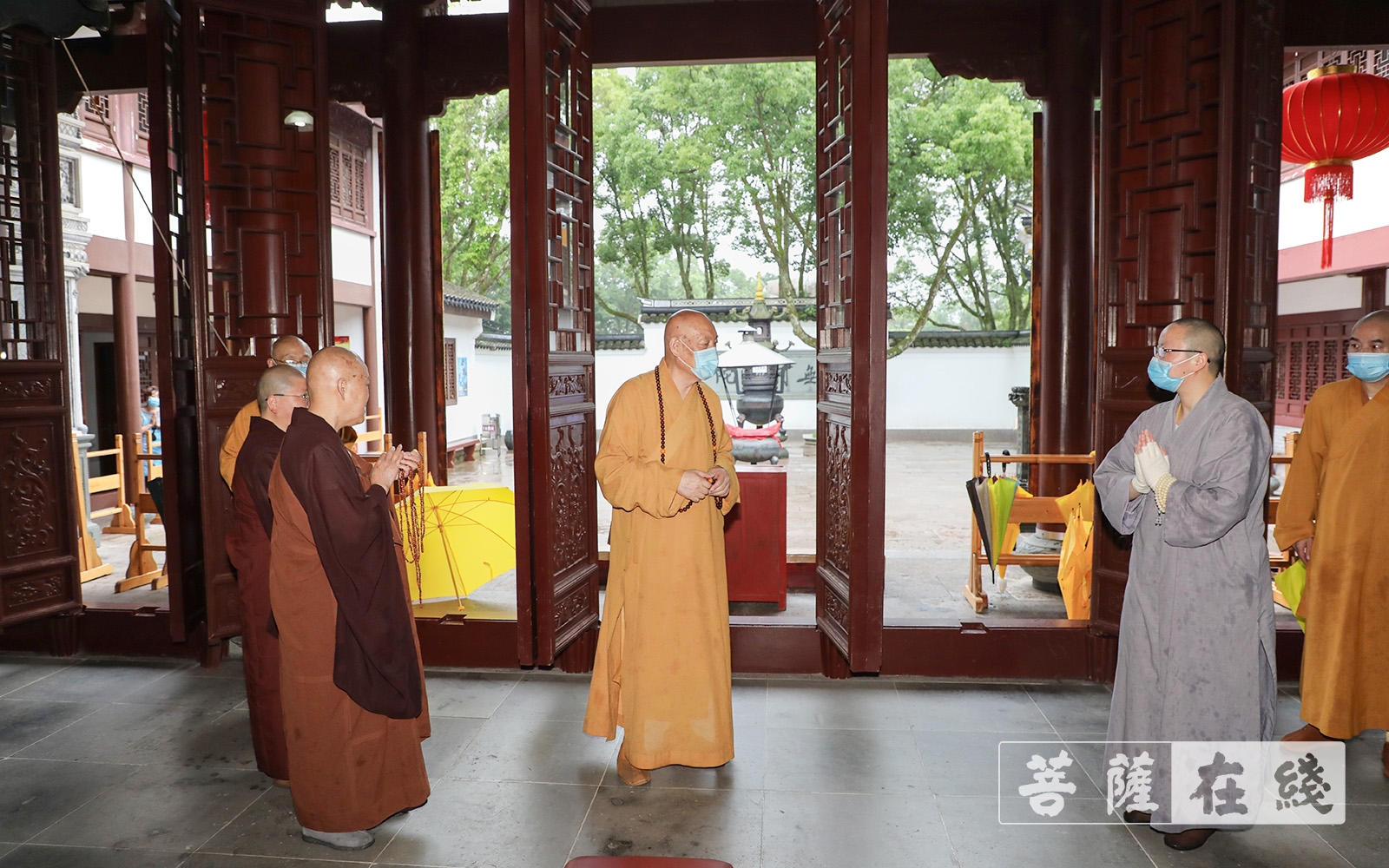 普陀山-道慈大和尚赴普陀山各寺院检查“七一”安全及疫情防控工作