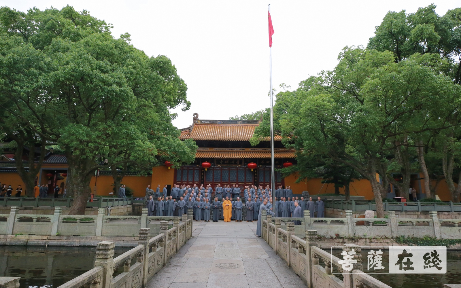 佛教-普陀山佛教协会举行“七一”升国旗仪式——庆祝建党100周年