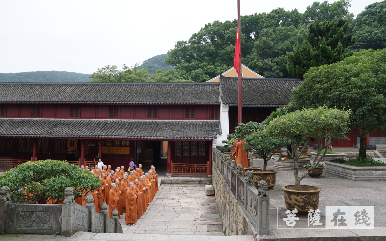 佛教-普陀山佛教协会举行“七一”升国旗仪式——庆祝建党100周年