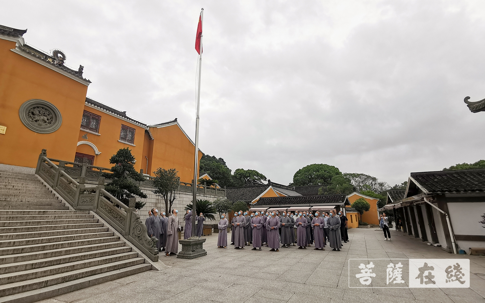 佛教-普陀山佛教协会举行“七一”升国旗仪式——庆祝建党100周年