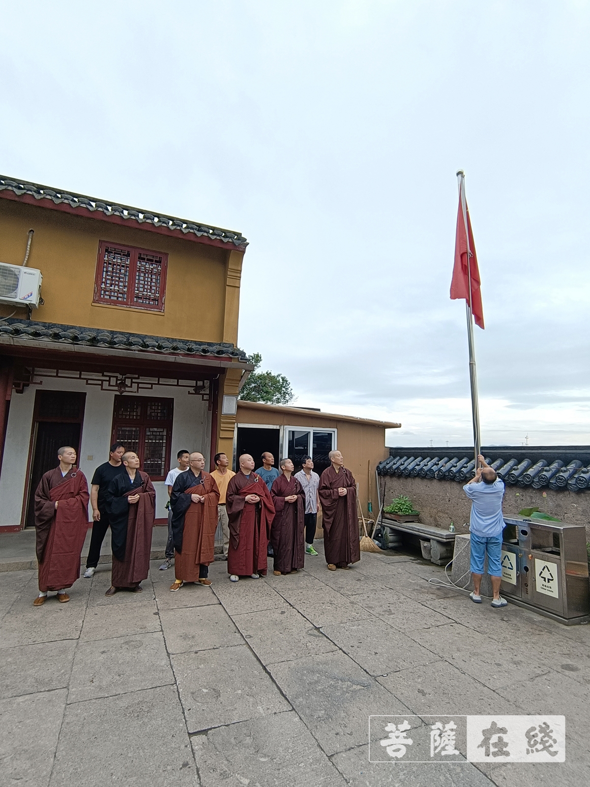 佛教-普陀山佛教协会举行“七一”升国旗仪式——庆祝建党100周年