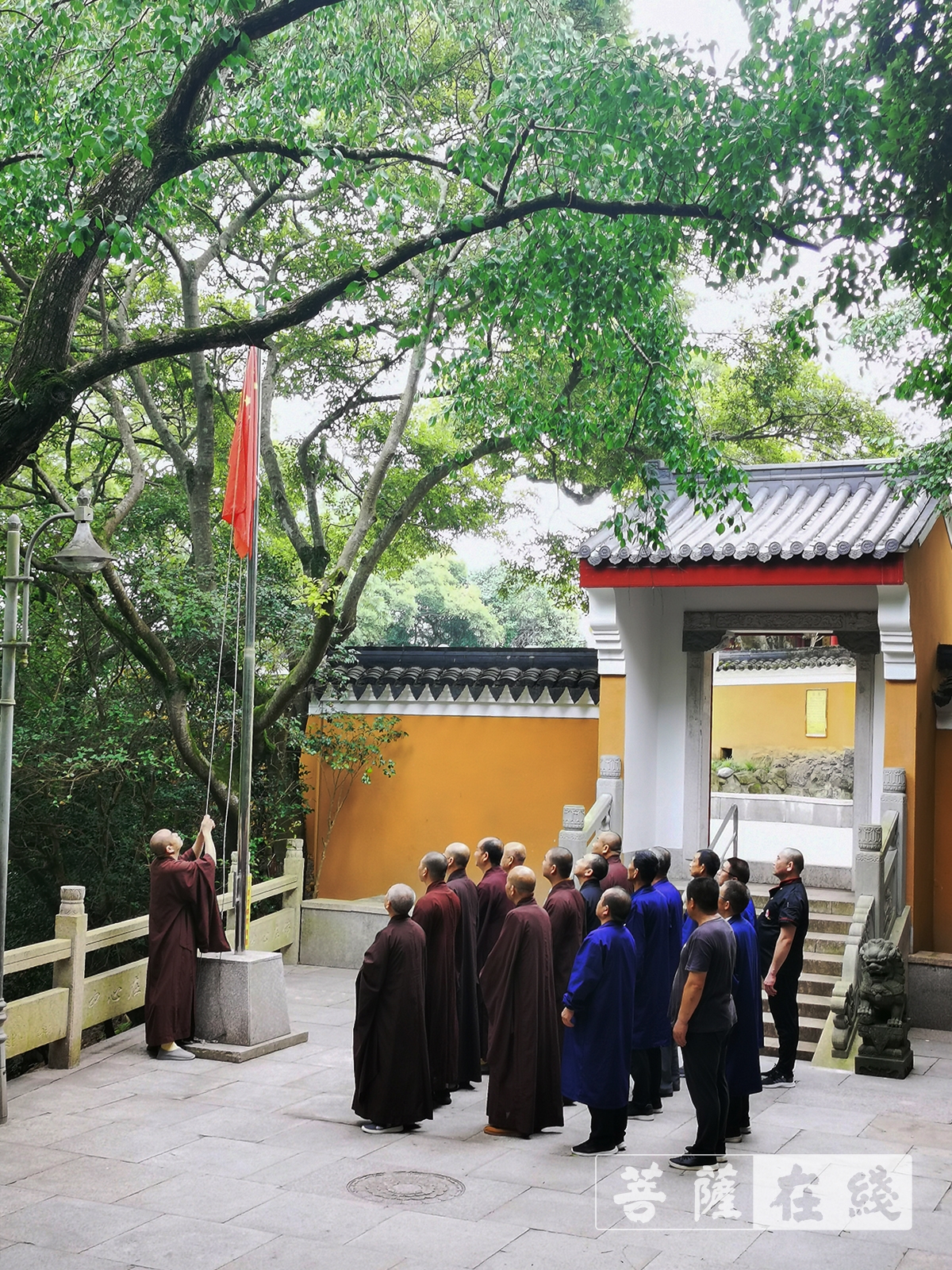 佛教-普陀山佛教协会举行“七一”升国旗仪式——庆祝建党100周年