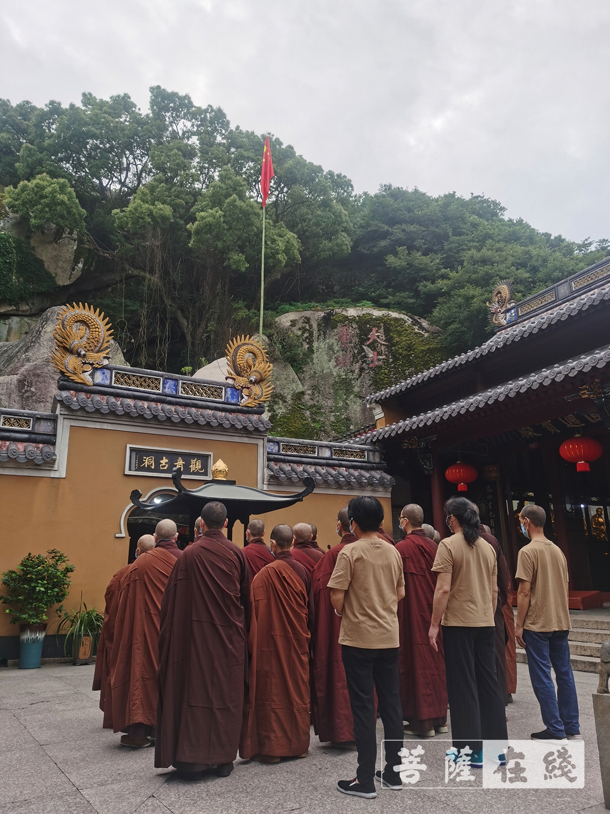 佛教-普陀山佛教协会举行“七一”升国旗仪式——庆祝建党100周年