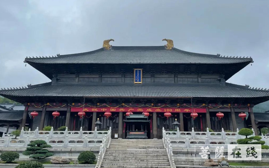 雪窦山-庆建党百年，雪窦山资圣禅寺举行升国旗仪式