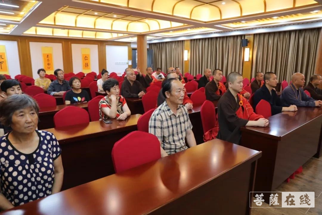 中国共产党-绍兴市龙华古寺举行升国旗仪式并集体观看建党百年庆典