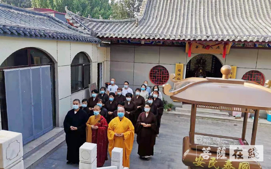 霸州-庆祝中国共产党成立100周年，霸州龙华禅寺举行升国旗仪式