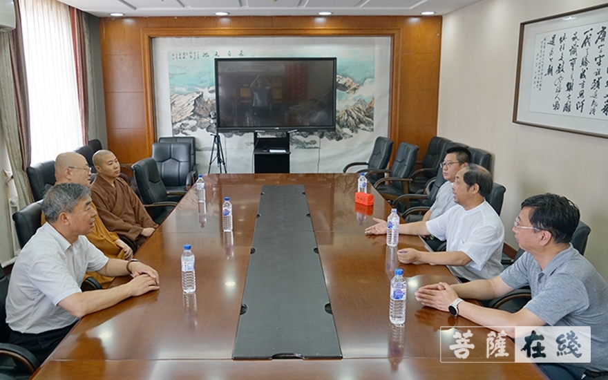 天主教-长春市大佛寺向天主教吉林教区主教公署捐赠善款