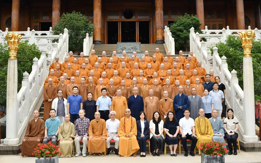 佛教-上海佛学院举行2021届尼众律学部本科班和中专班毕业典礼