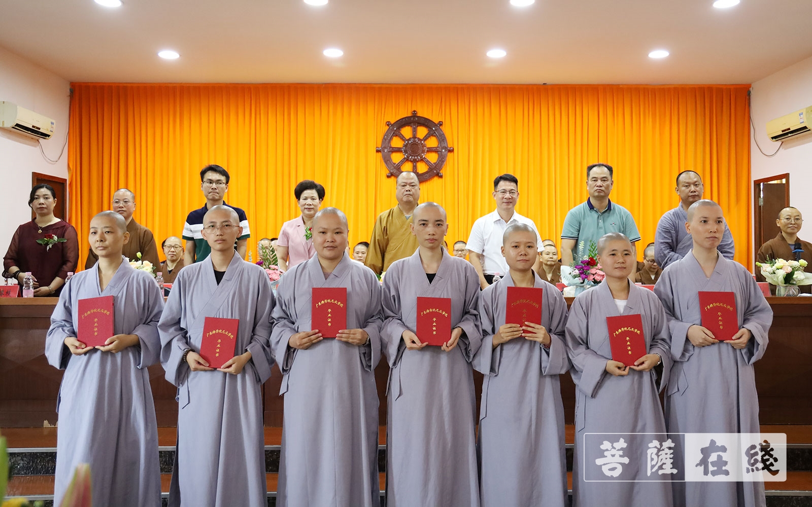 毕业晚会-​广东佛学院尼众学院举行第廿一届本科暨廿五届预科毕业典礼