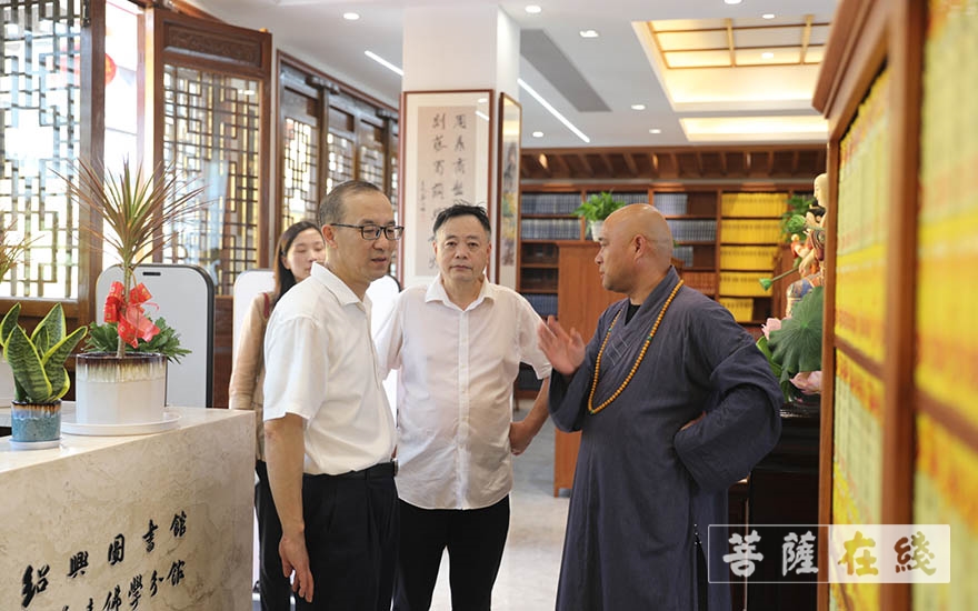 绍兴-嘉兴市民宗局副局长一行调研绍兴龙华古寺