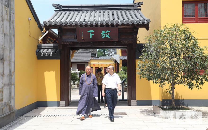 绍兴-嘉兴市民宗局副局长一行调研绍兴龙华古寺