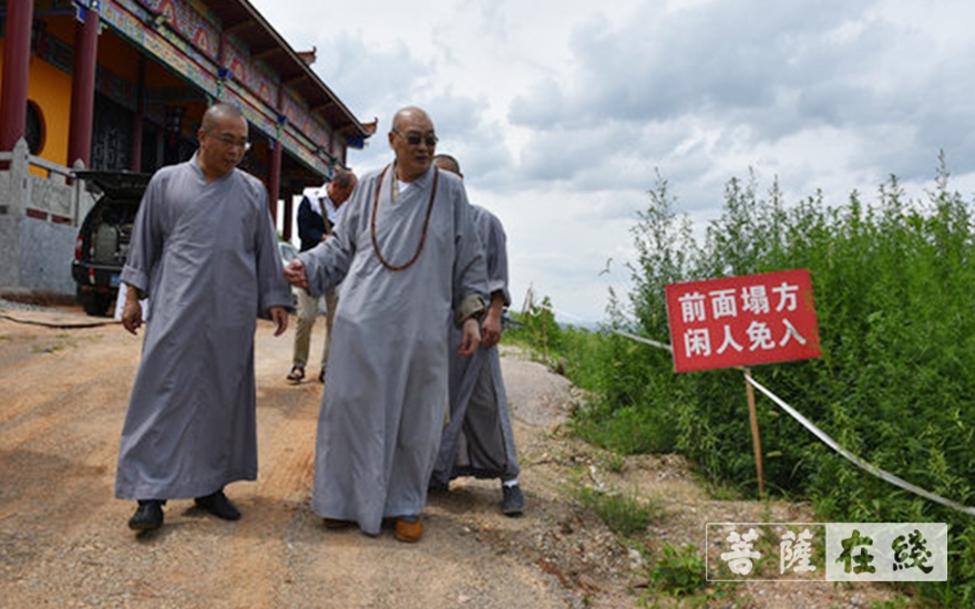 娄底-湖南佛慈2021慈善行第一站：资助娄底白云禅寺