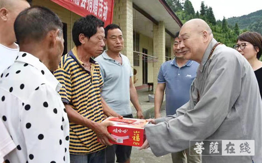 溆浦-湖南佛慈2021慈善行第三站：资助溆浦县麻风村村民