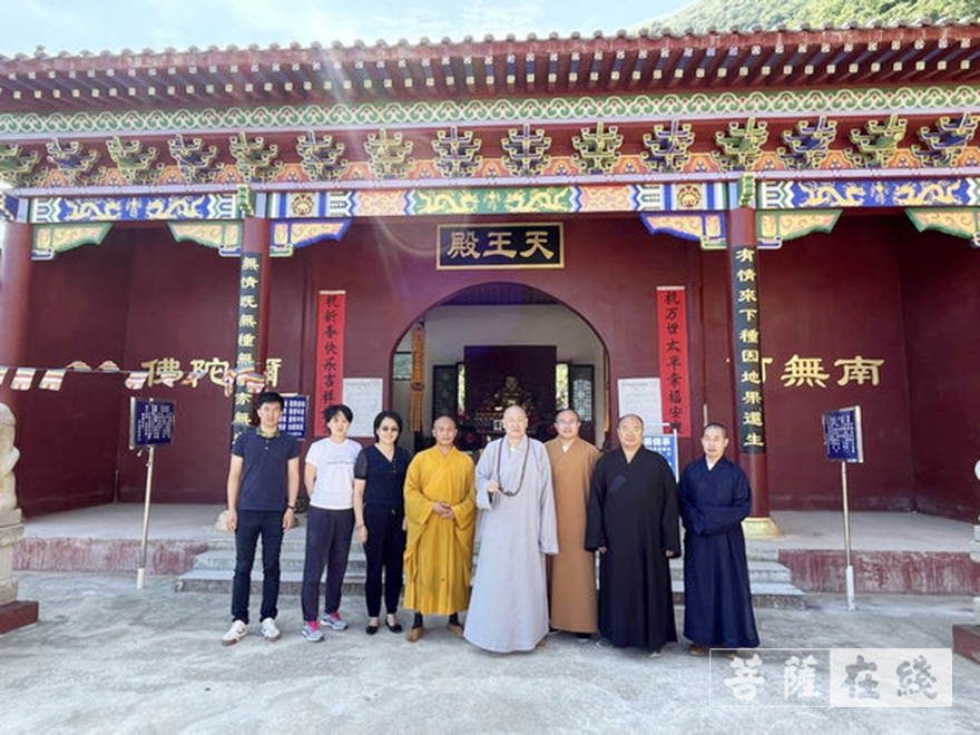 怀化-圣辉长老救灾途中调研怀化市凉山登岚寺