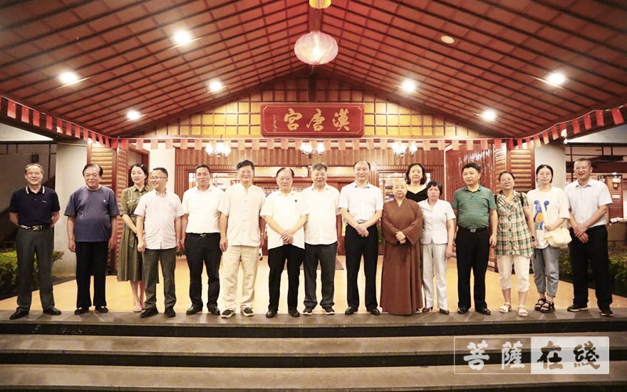 庐山-中国人民大学哲学院茶道哲学研究所一行前往庐山万杉寺调研