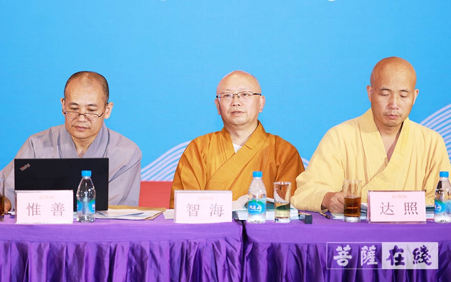 研究生-江苏佛学院寒山学院举行首届研究生毕业论文答辩会暨研二学僧开题报告会
