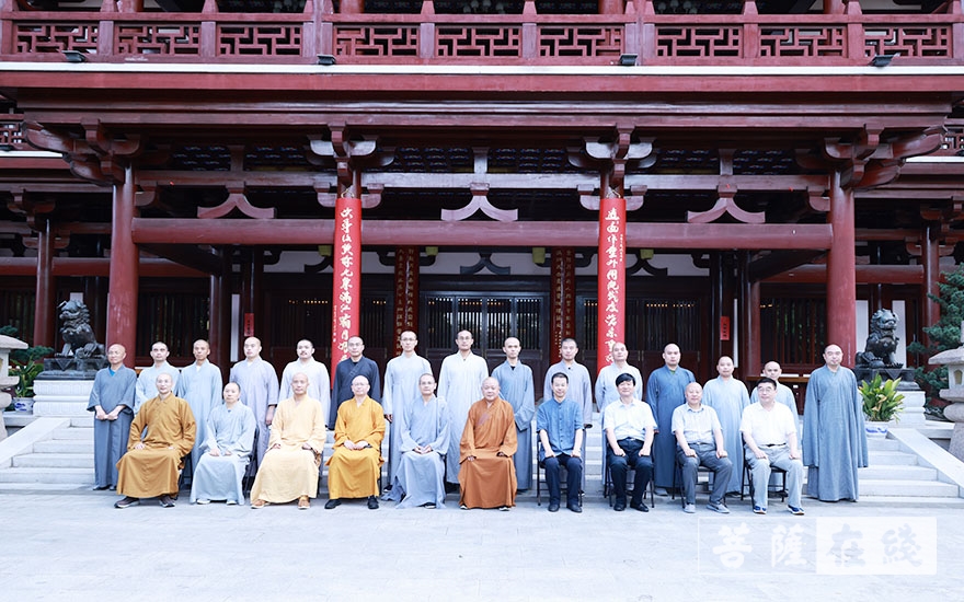 研究生-江苏佛学院寒山学院举行首届研究生毕业论文答辩会暨研二学僧开题报告会