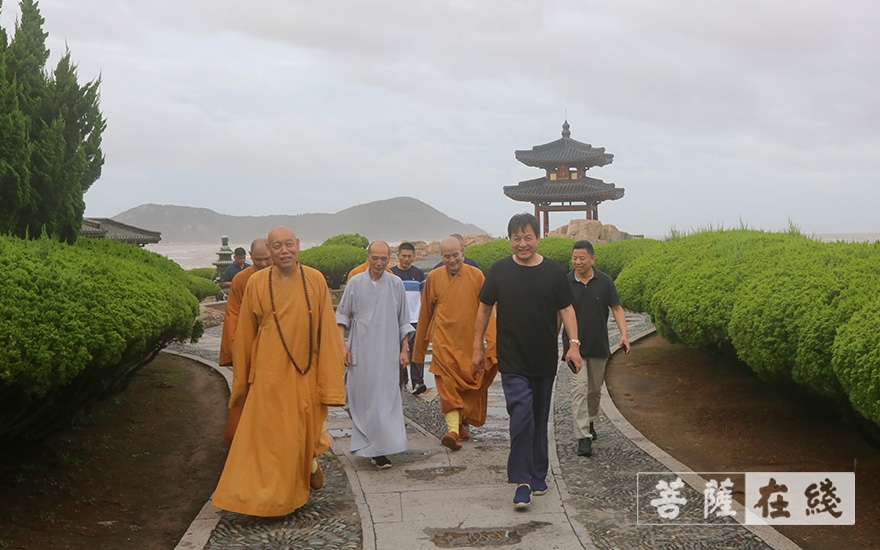 普陀山-普陀山佛教协会召开全山寺院（单位）六月十九香会期安全防疫暨抗台防汛工作会
