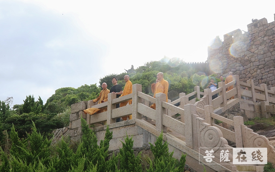 普陀山-普陀山佛教协会召开全山寺院（单位）六月十九香会期安全防疫暨抗台防汛工作会
