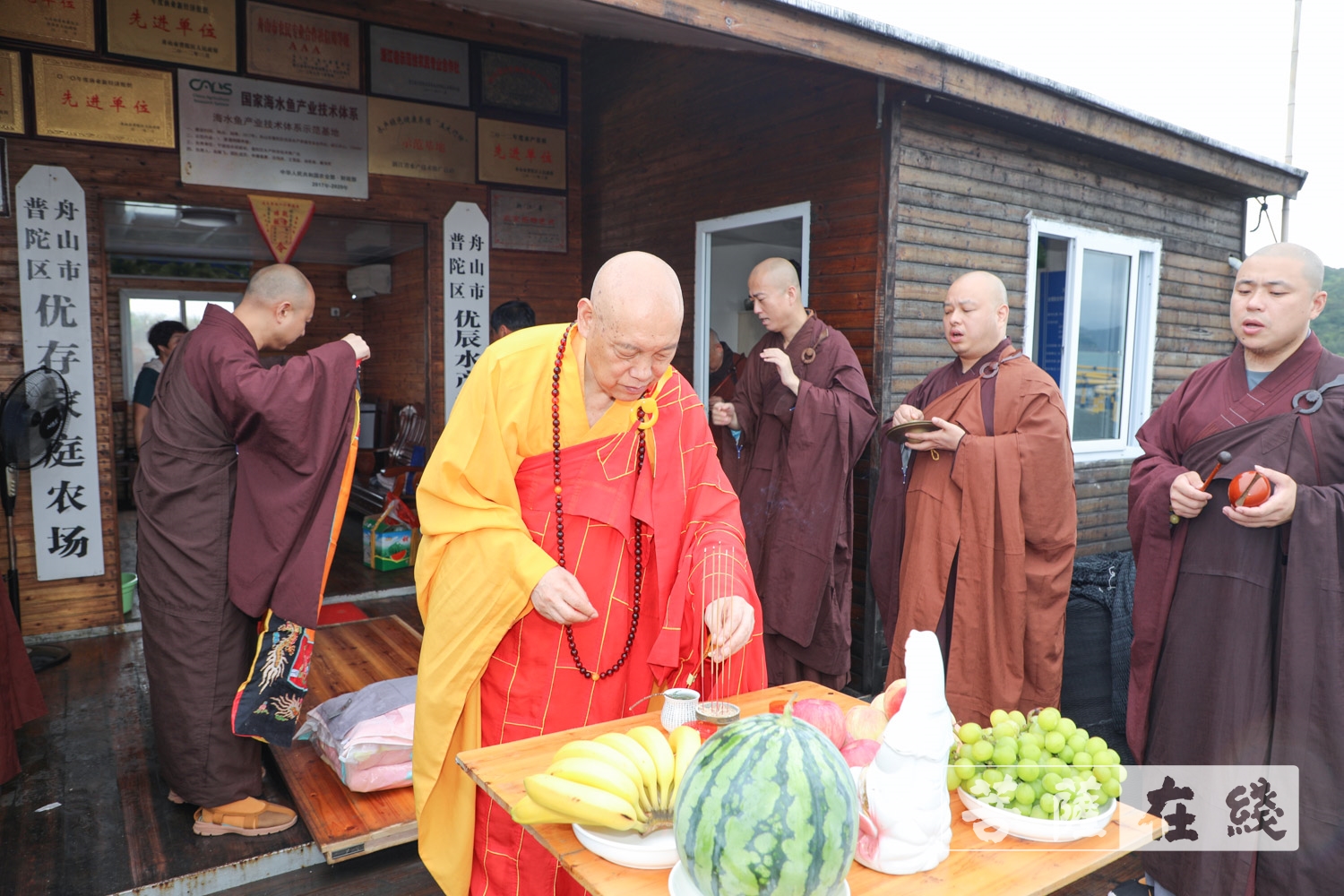 道慈大和尚一行赴西闪岛 塞峰岛举行放生仪式 大菩文化