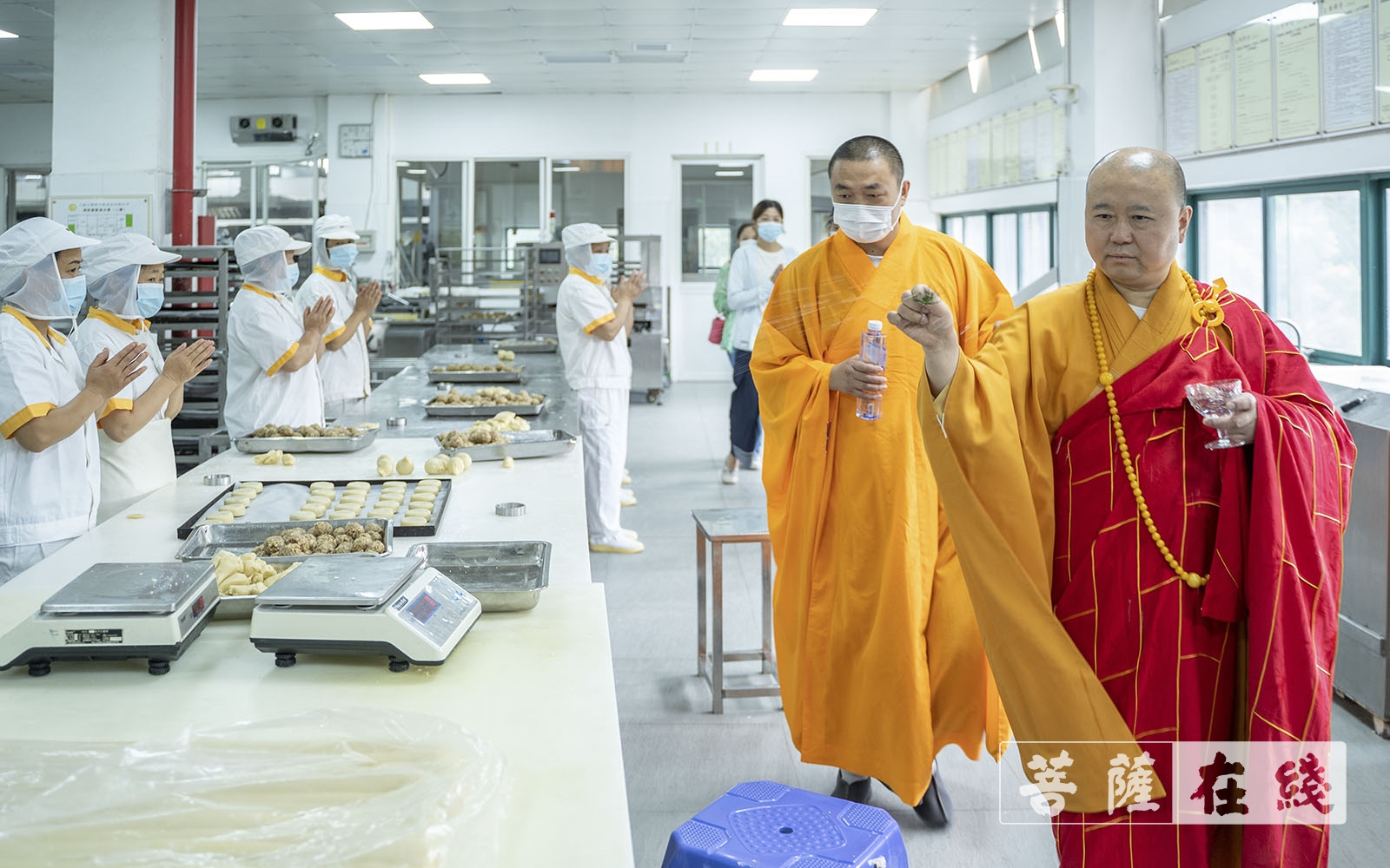 開爐大吉上海玉佛禪寺2021年第一批淨素月餅嚐鮮